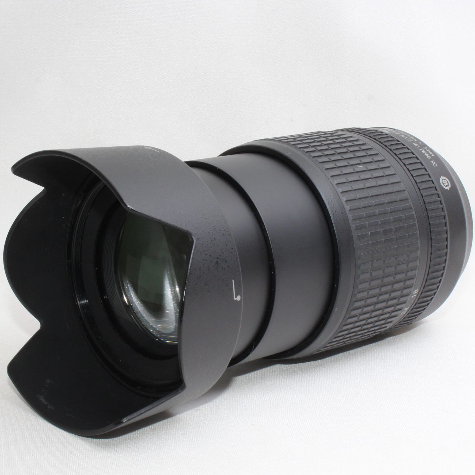 Nikon AF-S 18-105mm☆１本で広角〜中望遠まで☆レンズフード付 ニコン AF-S DX NIKKOR 18-105mm f/3.5-5.6G ED VR 価格比較