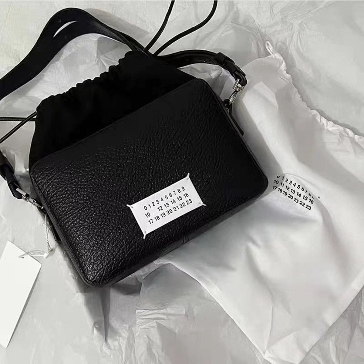 新品 Maison margiela メゾンマルジェラ ショルダーバッグ カメラバッグ ブラック