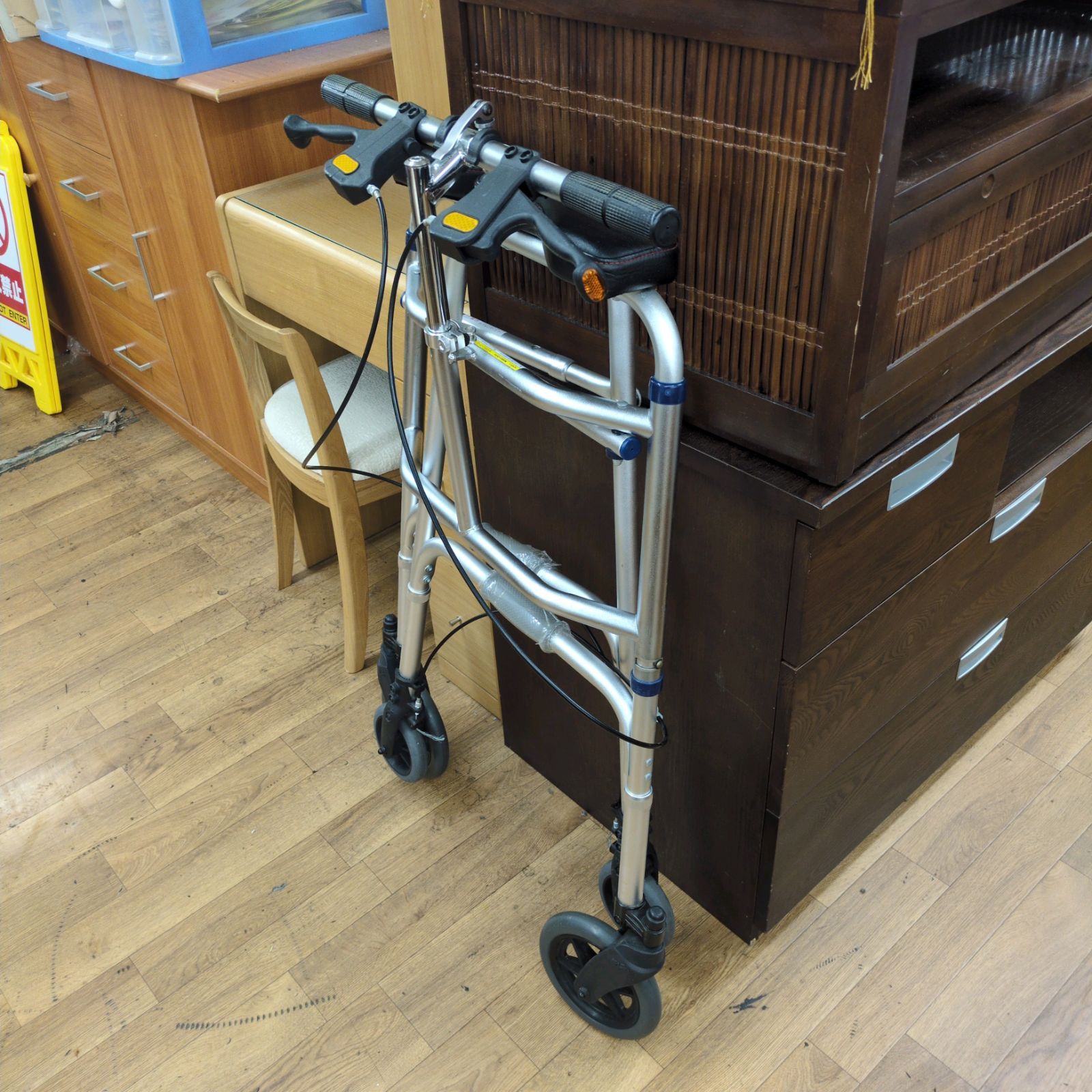 J511 多少使用感 EAST I セーフティアームUタイプウォーカー 歩行器