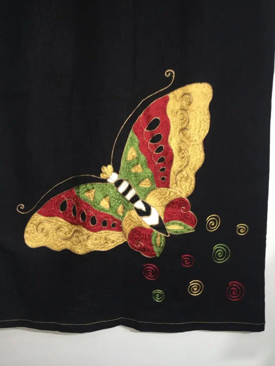 蝶 刺繡