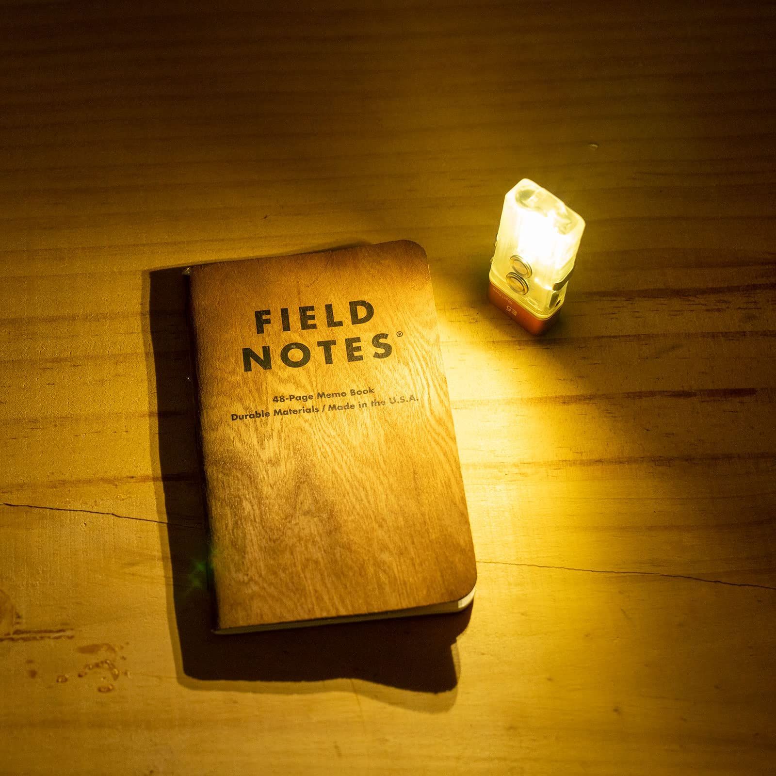 人気商品 E5キーチェーン懐中電灯 デュアル電源USB C充電式およびAAA交換 EDC懐中電灯 キャンプ ハイキング 緊急用のサイドライト付き4000KウォームホワイトLED懐中電灯… RovyVon