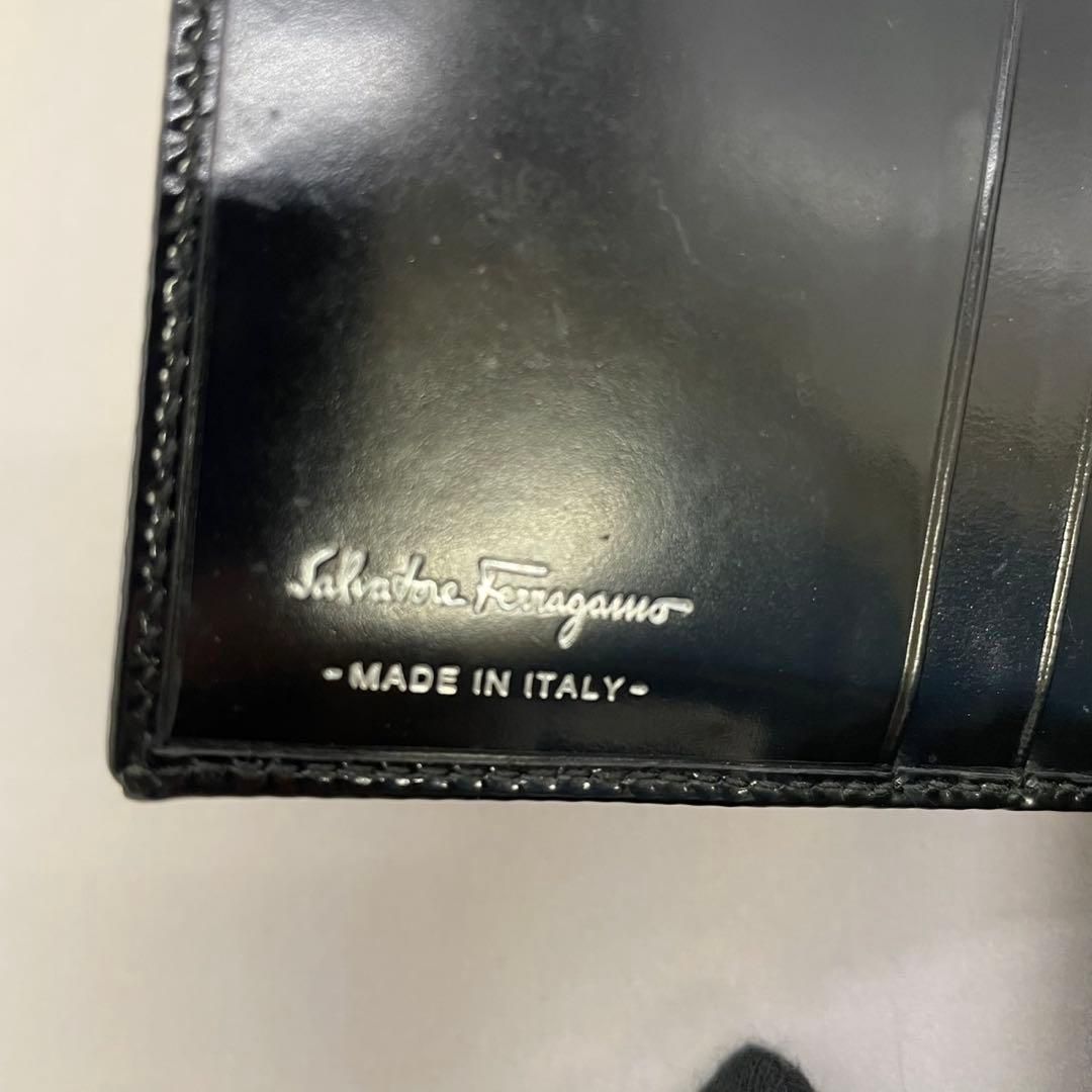 美品 フェラガモ 二つ折り財布 サフィアーノレザー ガンチーニ 黒