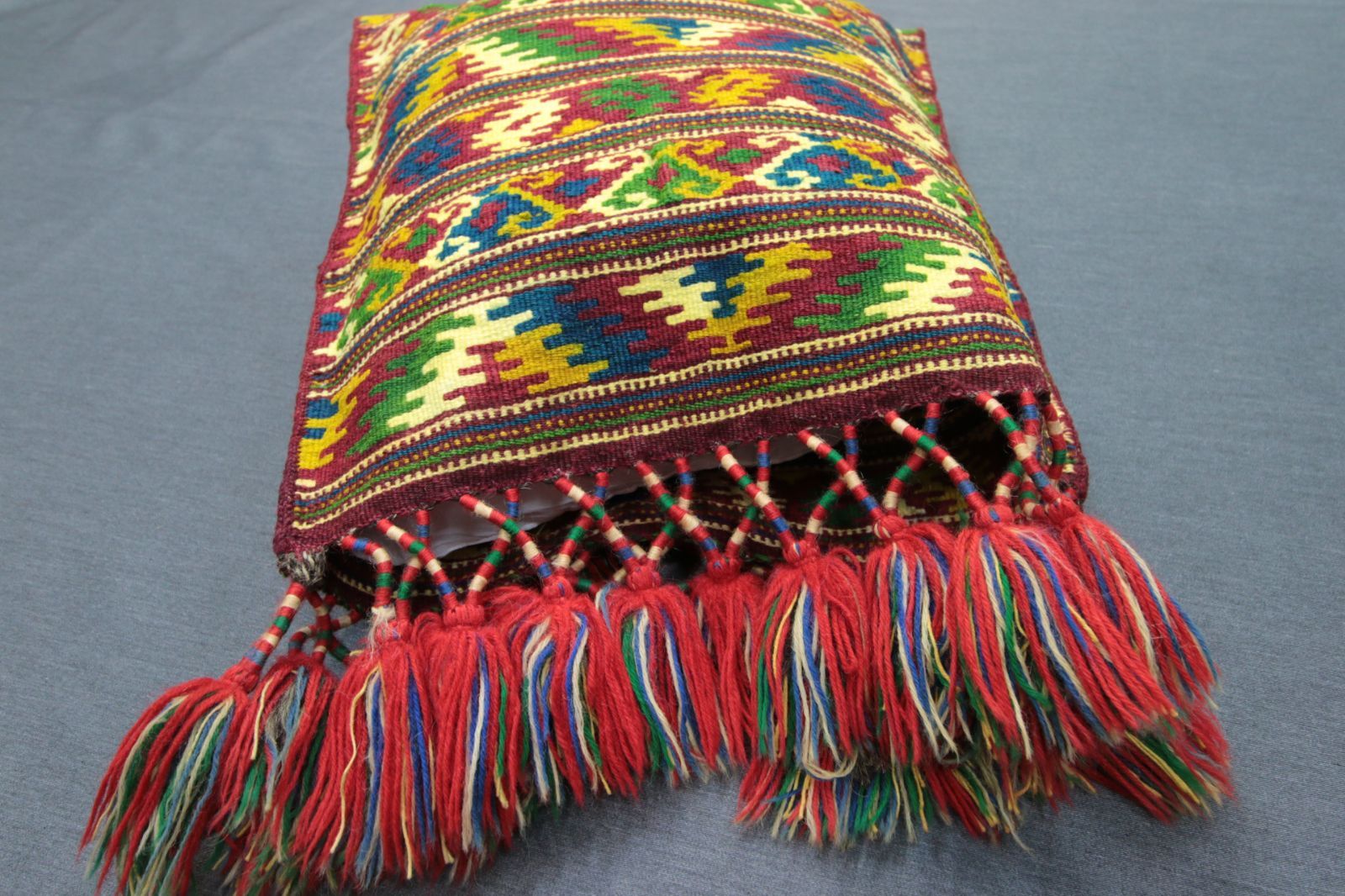 オールドキリムのクッションカバートライバルラグ手織り絨毯