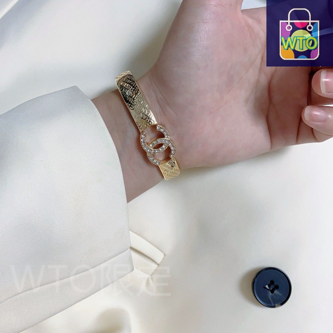 今日WTO】CHANEL 最新モデル C サイン ローゼゴールド