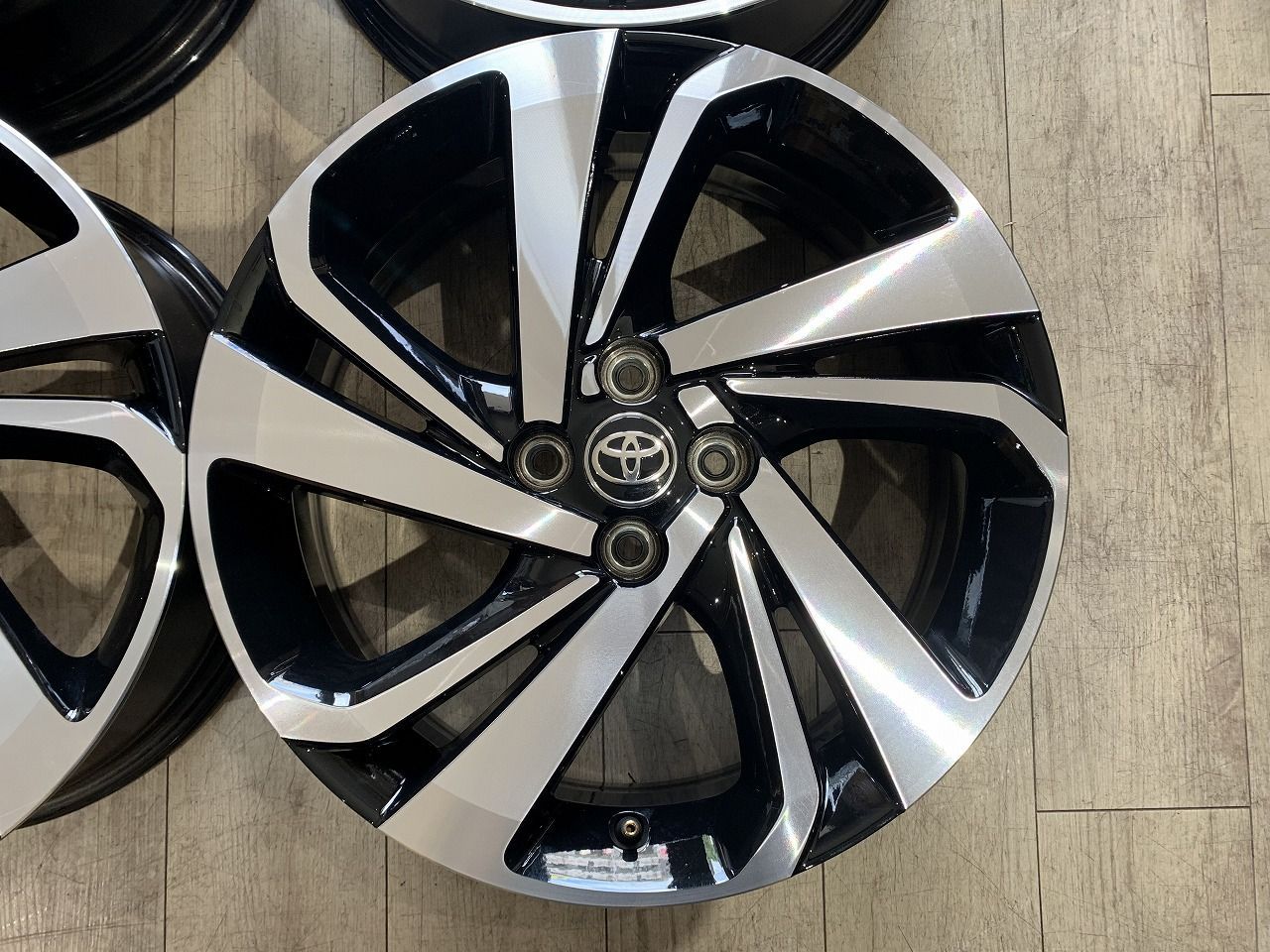 ライズ 純正ホイール 17インチ 195/60R17 90H TOYOTA トヨタ ライズ