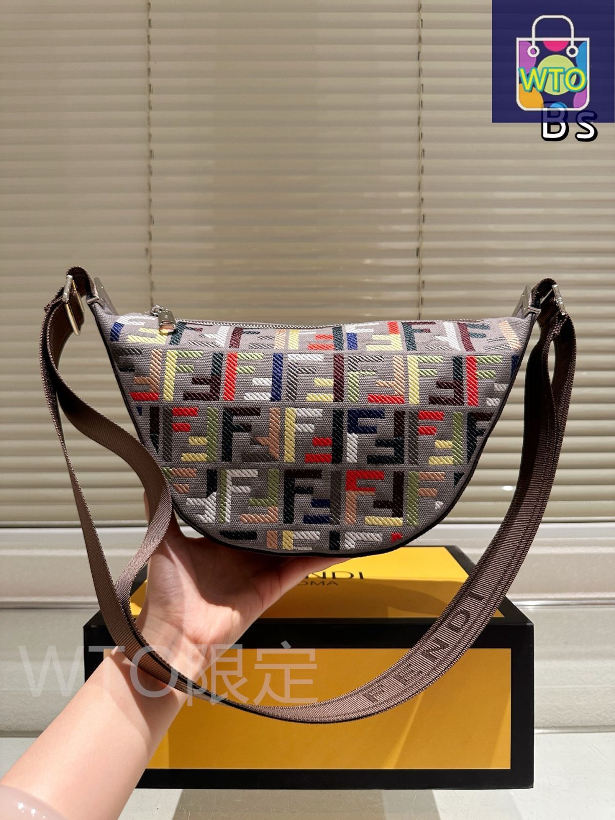 今日特価】Fendi フェンディ 新作クロスボディバッグ 360度死角