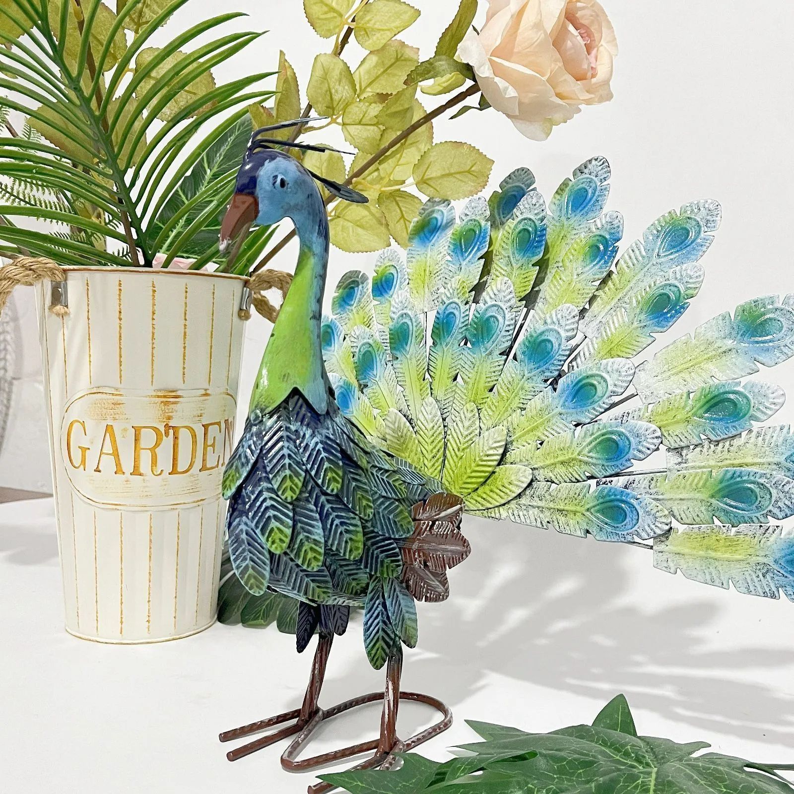 孔雀の置物 鳥 オブジェ 置き物 インテリア ガーデニング 雑貨 ガーデン雑貨 庭 アイアンアート 装飾 2パターン 鳥 Bird 玄関 ベランダ デッキ ポーチ 屋外 リアル 4-7