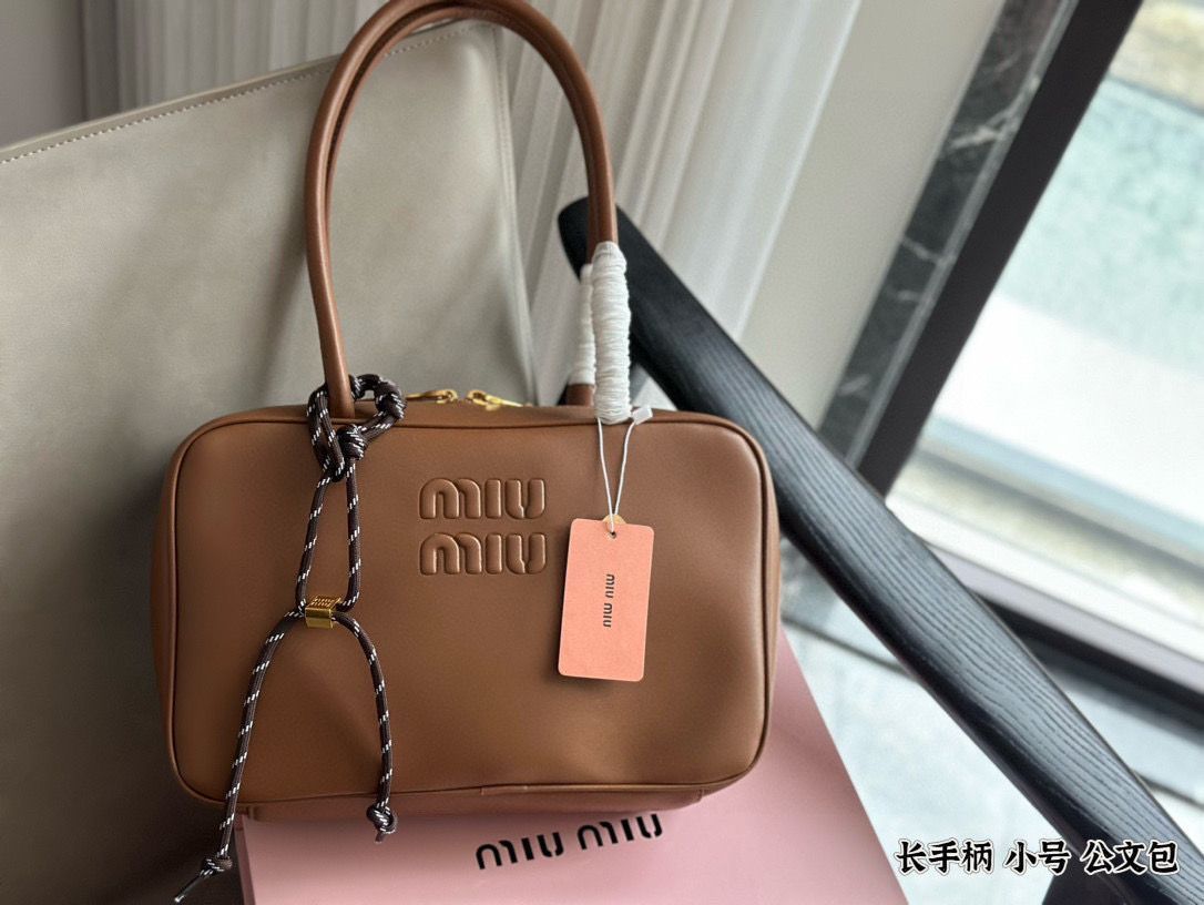 小物 miu 今日特価】Miu Miu Small Bowling Briefcase / ミュウミュウ