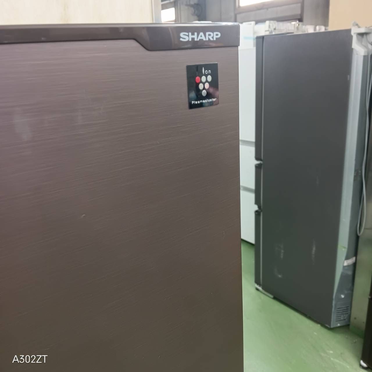 97 SHARP 中型冷蔵庫 271L 200L以上 1人暮らし 同棲使用も 右開き ブラウンカラー 小型 プラズマクラスター 大人気モデル