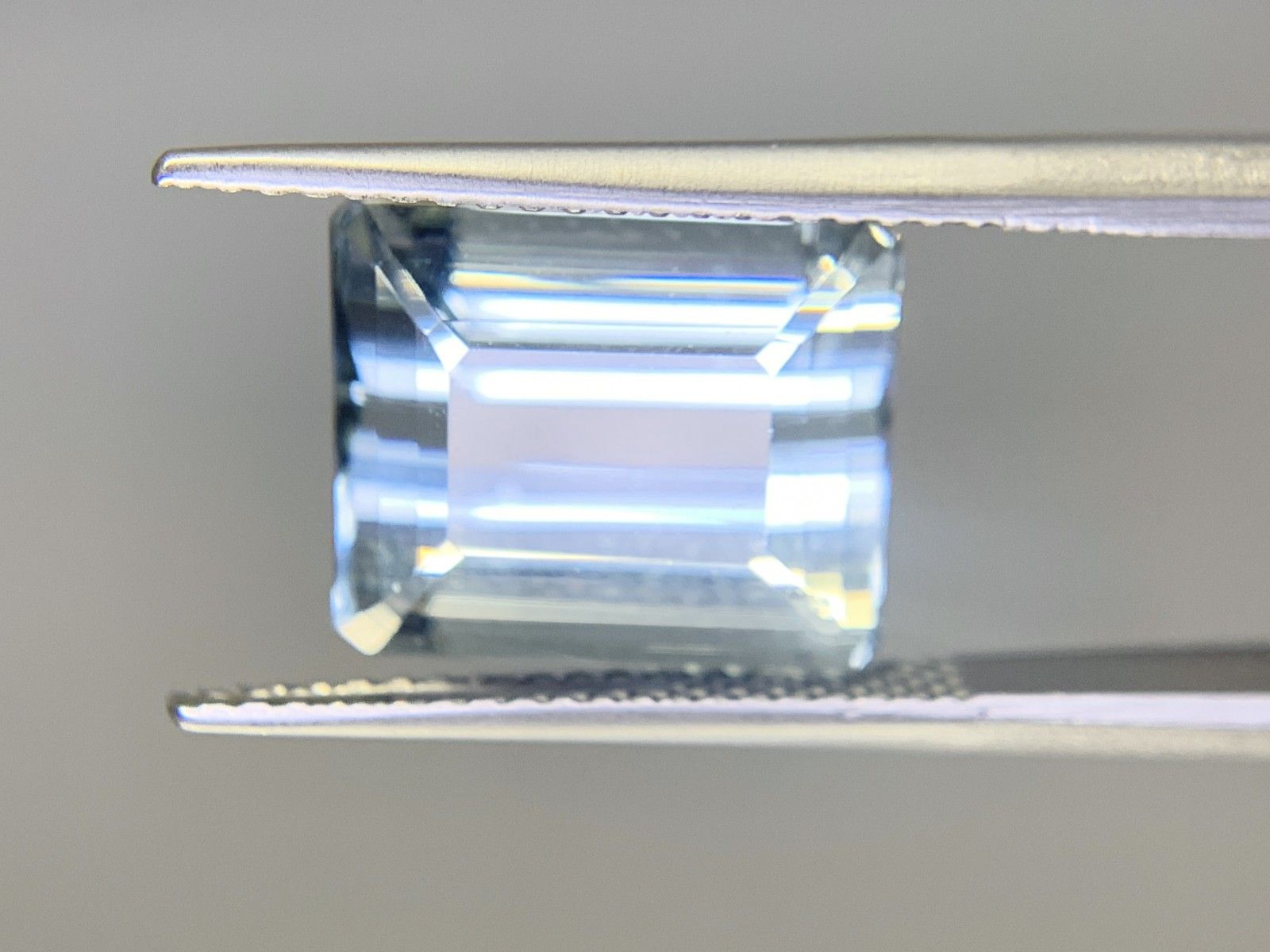 縦12.06㎜×横10.25㎜×高さ8.52㎜