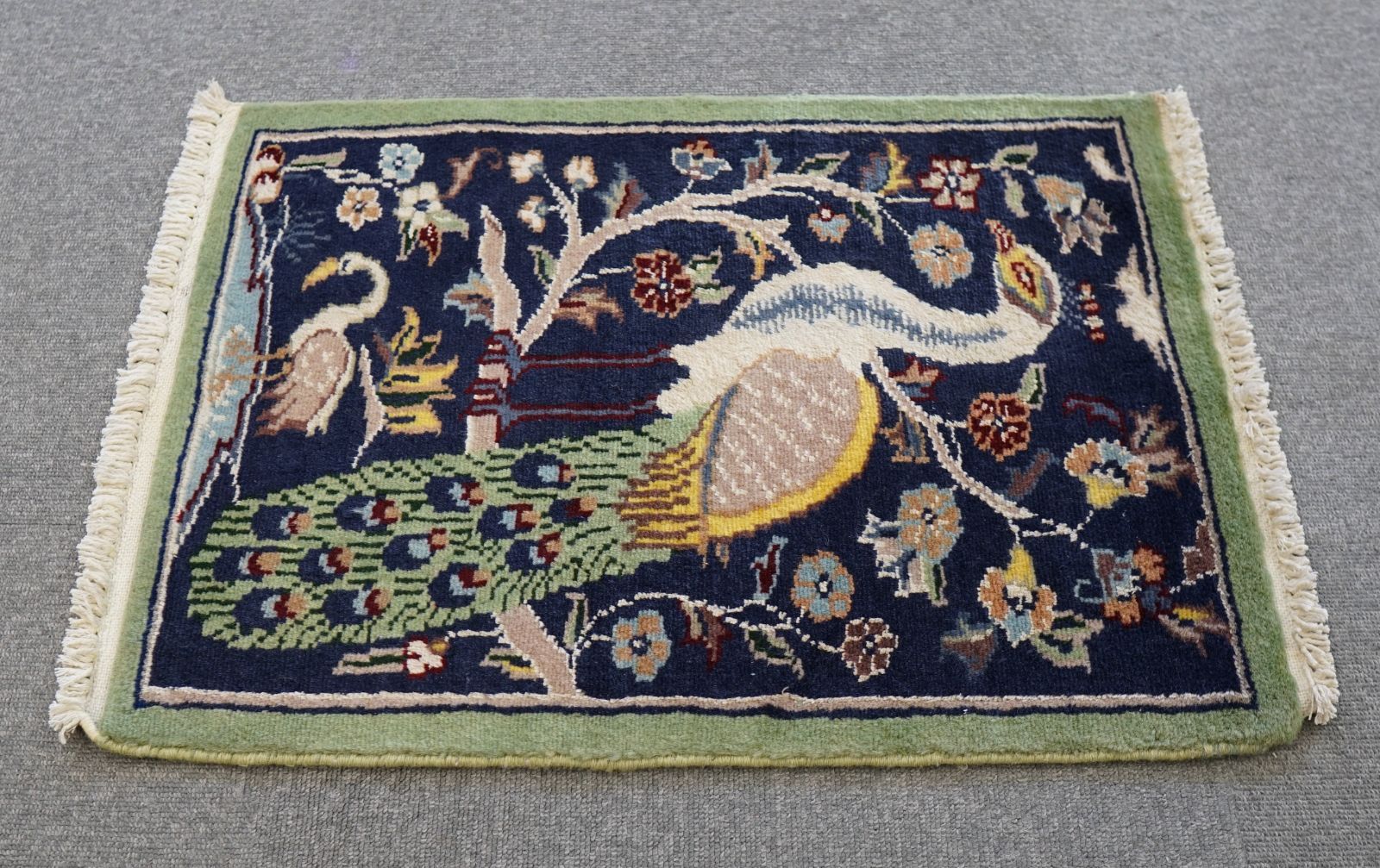 62×44cm【パキスタン手織り絨毯】ウール とシルク ペルシャ絨毯