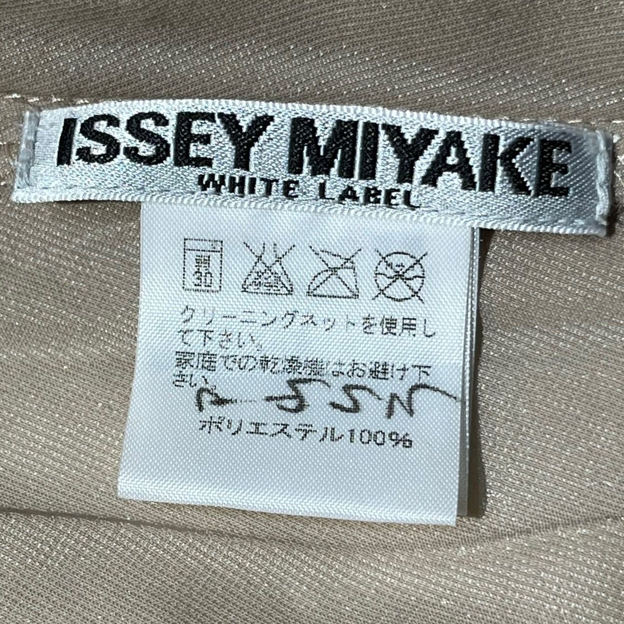 ISSEY MIYAKE WHITE LABEL(イッセイミヤケホワイトレーベル) ベロアプリーツセットアップ IM32FJ905 IM32FG905  SIZE 2 ゴールド - メルカリ