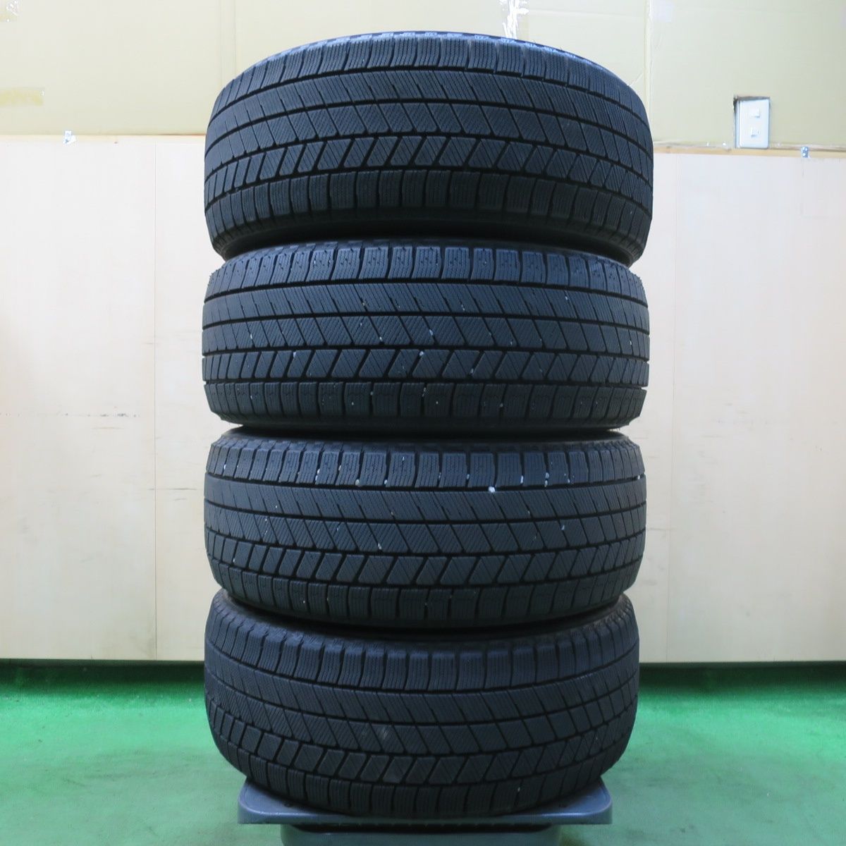 送料無料] バリ溝！23年！9.5分以上☆スタッドレス 225/40R18 