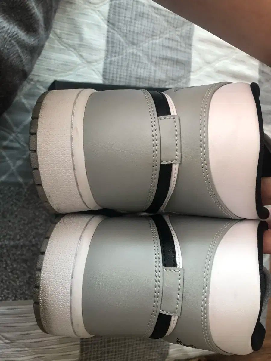 宝石のような ジョーダン1 ミッドライト スモークグレイ 270 丈夫