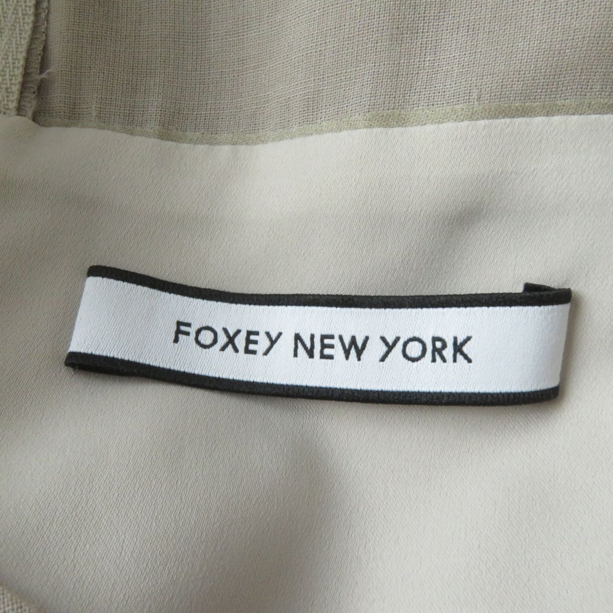 96cm肩幅極美品☆正規品 FOXEY NEWYORK フォクシーニューヨーク 39427 裾フレアデザイン ノースリーブ ワンピース/ドレス ベージュ 38 日本製