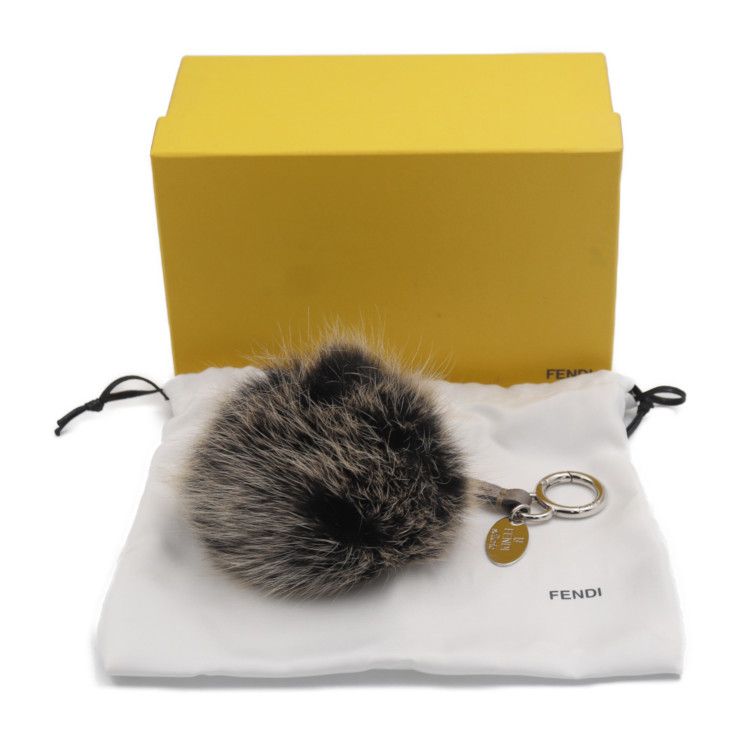 新品未使用 FENDI フェンディ ポンポンチャーム グレー キーホルダー FENDI フェンディ ポンポンチャーム チャーム ファー グレー系