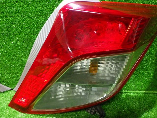 130ヴィッツ テールレンズ 左右 NSP KSP NCP130/135 前期 52-228