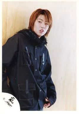 中古】生写真(ジャニーズ) 嵐/相葉雅紀/上半身・衣装黒・マフラー