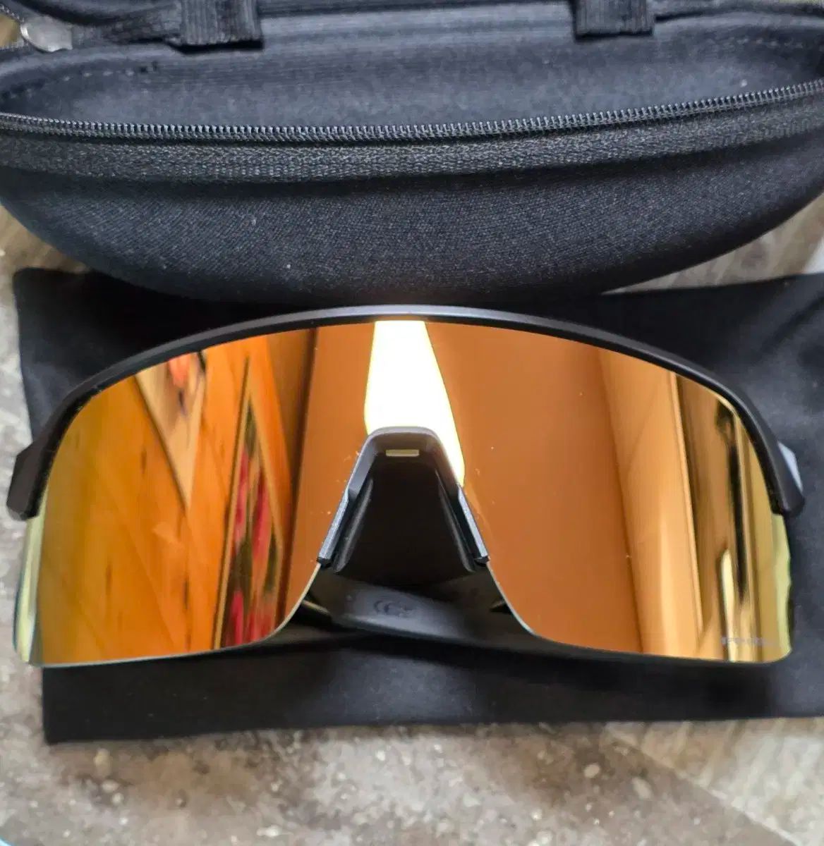 OAKLEY オークリー スートロ 10 1万ウォンへ