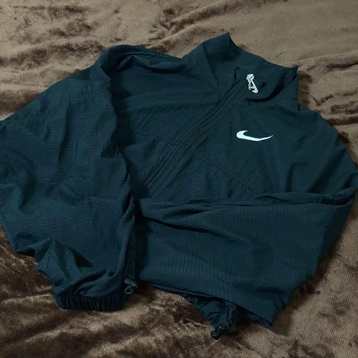 クロップド ウィンドブレーカー