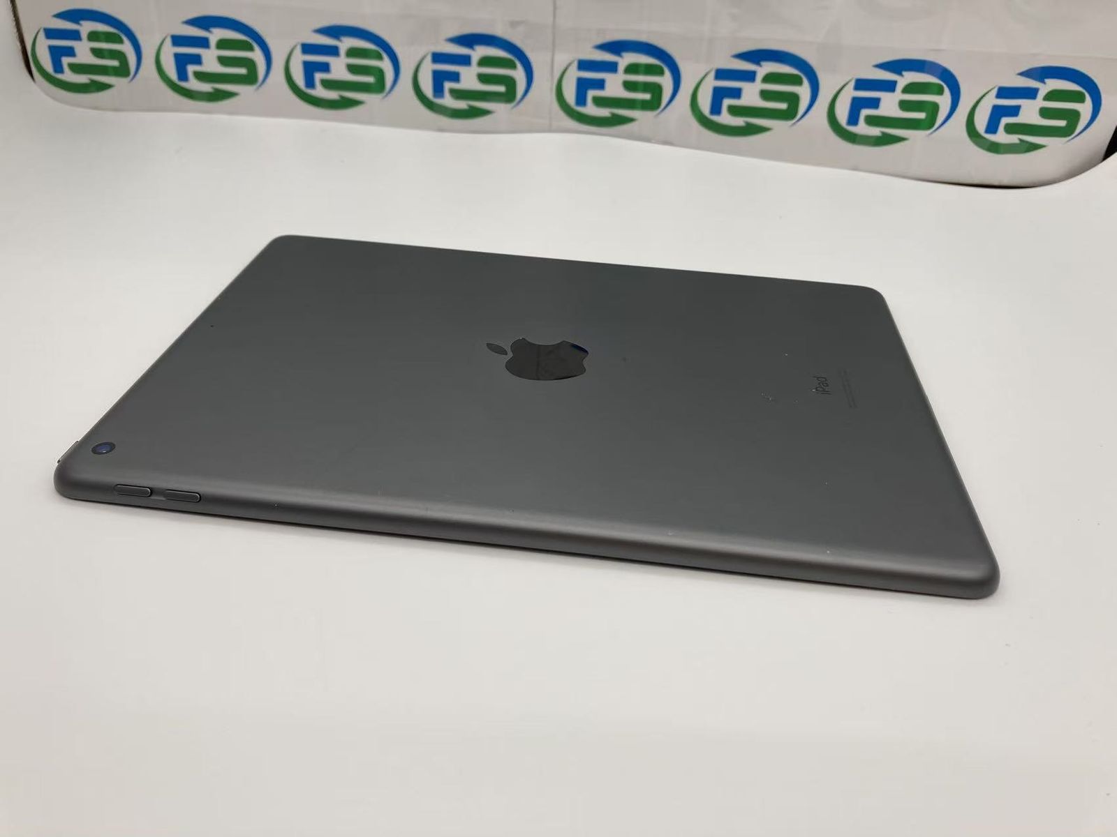 ジャンク品】iPad 第8世代 32GB スペースグレイ 画面割れ 動作可 本体