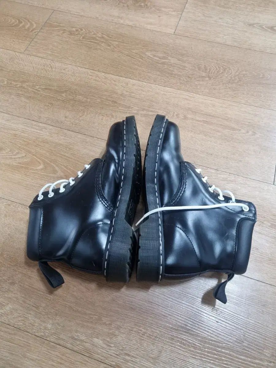 DR. MARTENS