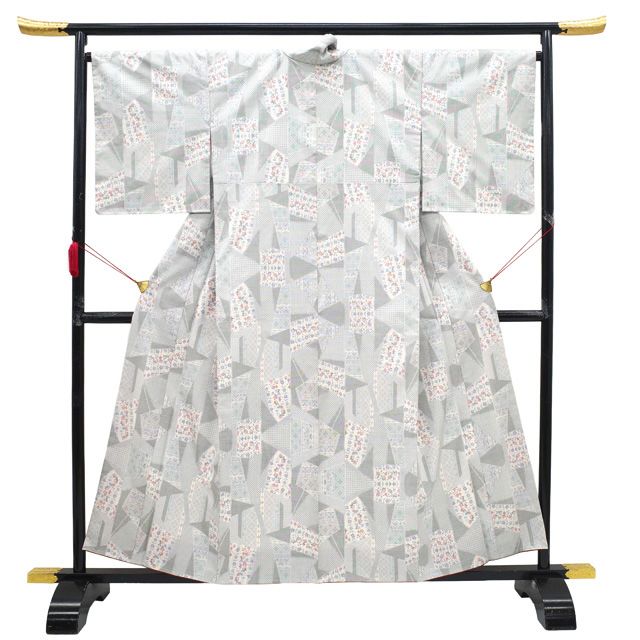 本場大島紬 都喜ヱ門 藤絹織物 着物 リサイクル 正絹 大島紬 白大島 7マルキ カタス式 白地 花更紗 花菱 寄せ柄 カジュアル 春 秋 冬 紬 着物 仕立て上がり 身丈159 裄丈66.5 Mサイズ みやがわ sb16456