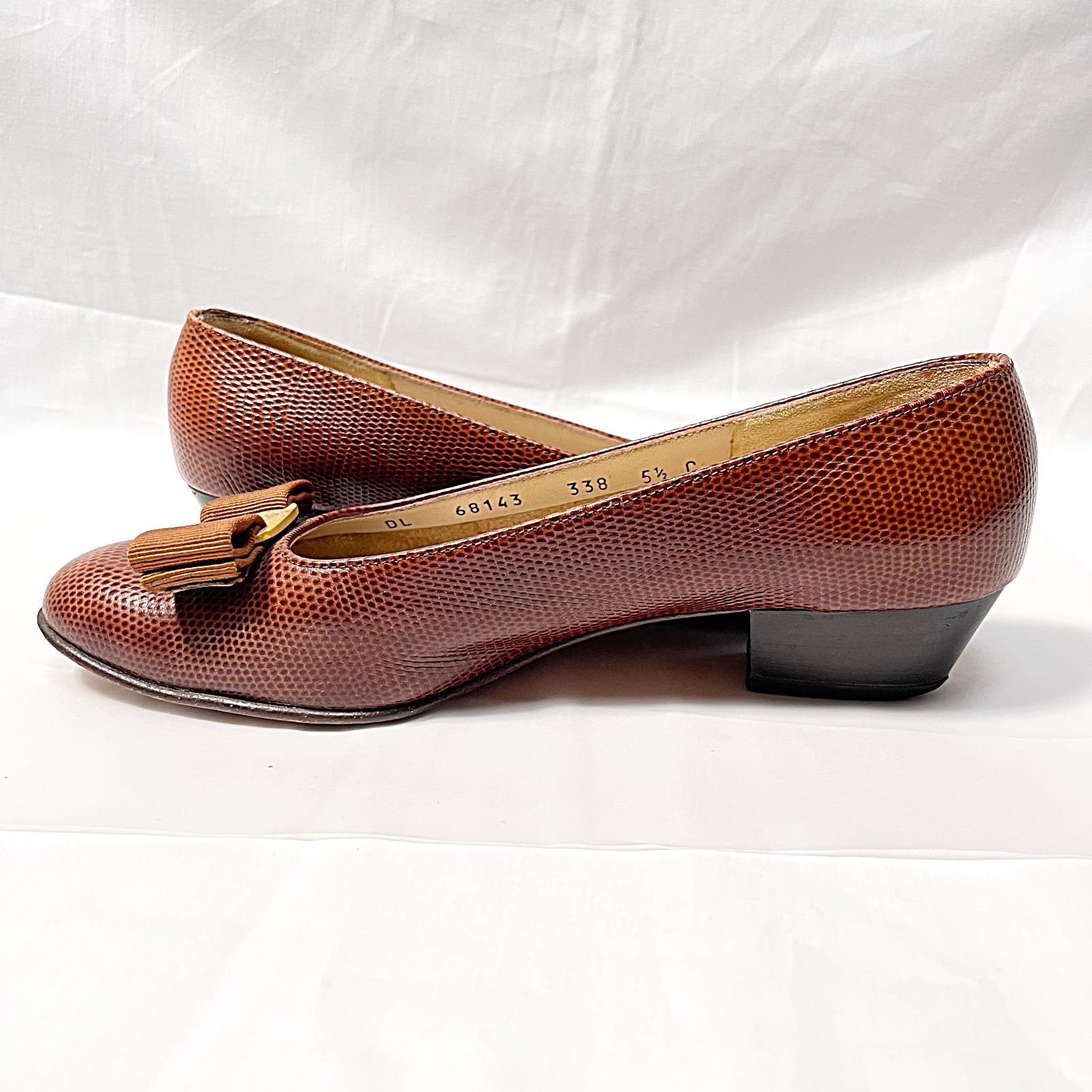 未使用　フェラガモ パンプス リザード型押し　ヴァラ 8c 25cm 未使用 フェラガモ パンプス リザード型押し ヴァラ 8c 25cm