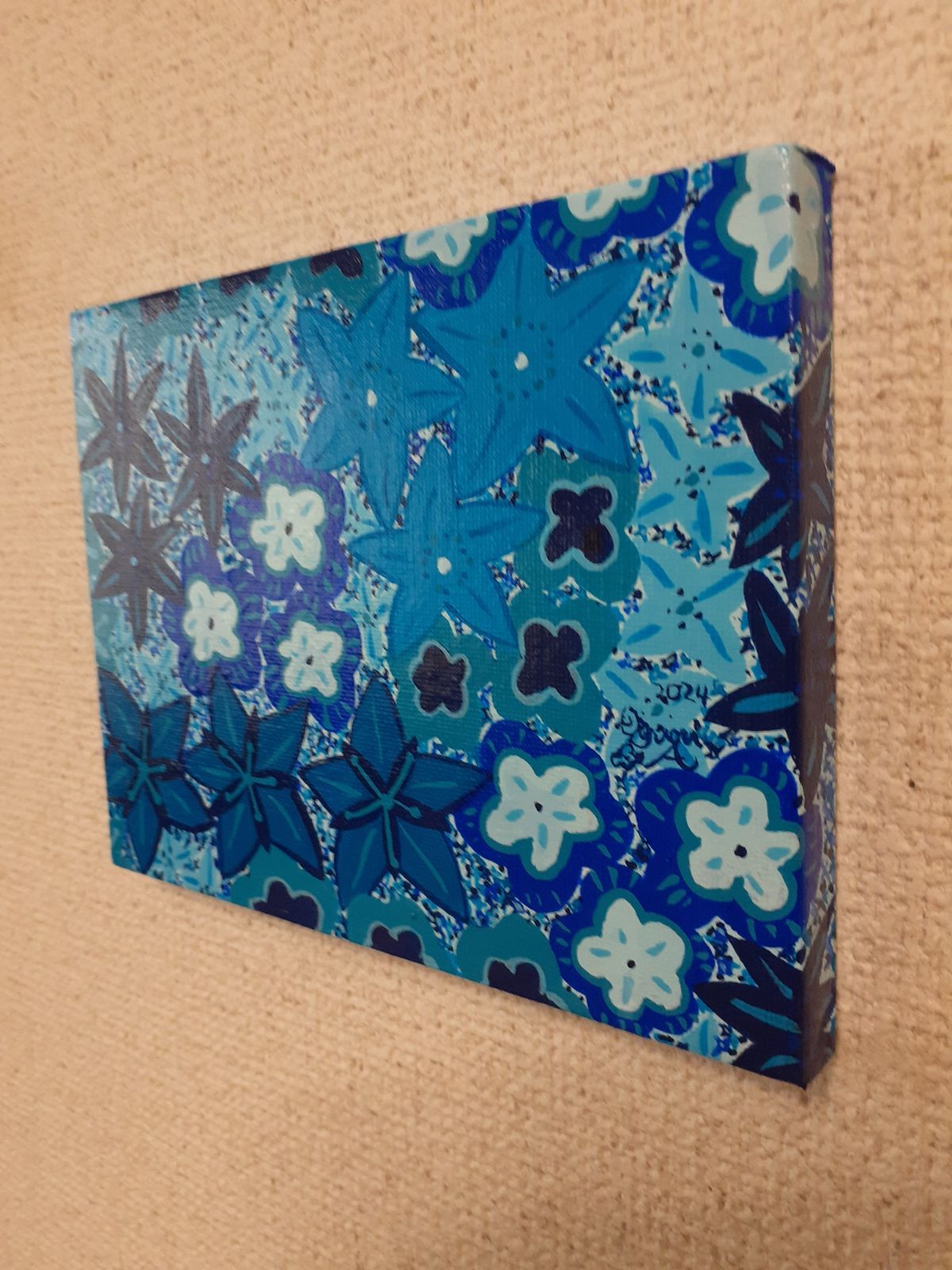 青だらけの花の作品　F0号作品　最新作！　画家　小楠アキコ作品　アクリル絵の具 青だらけの花の作品 F0号作品 最新作！ 画家 小楠アキコ作品