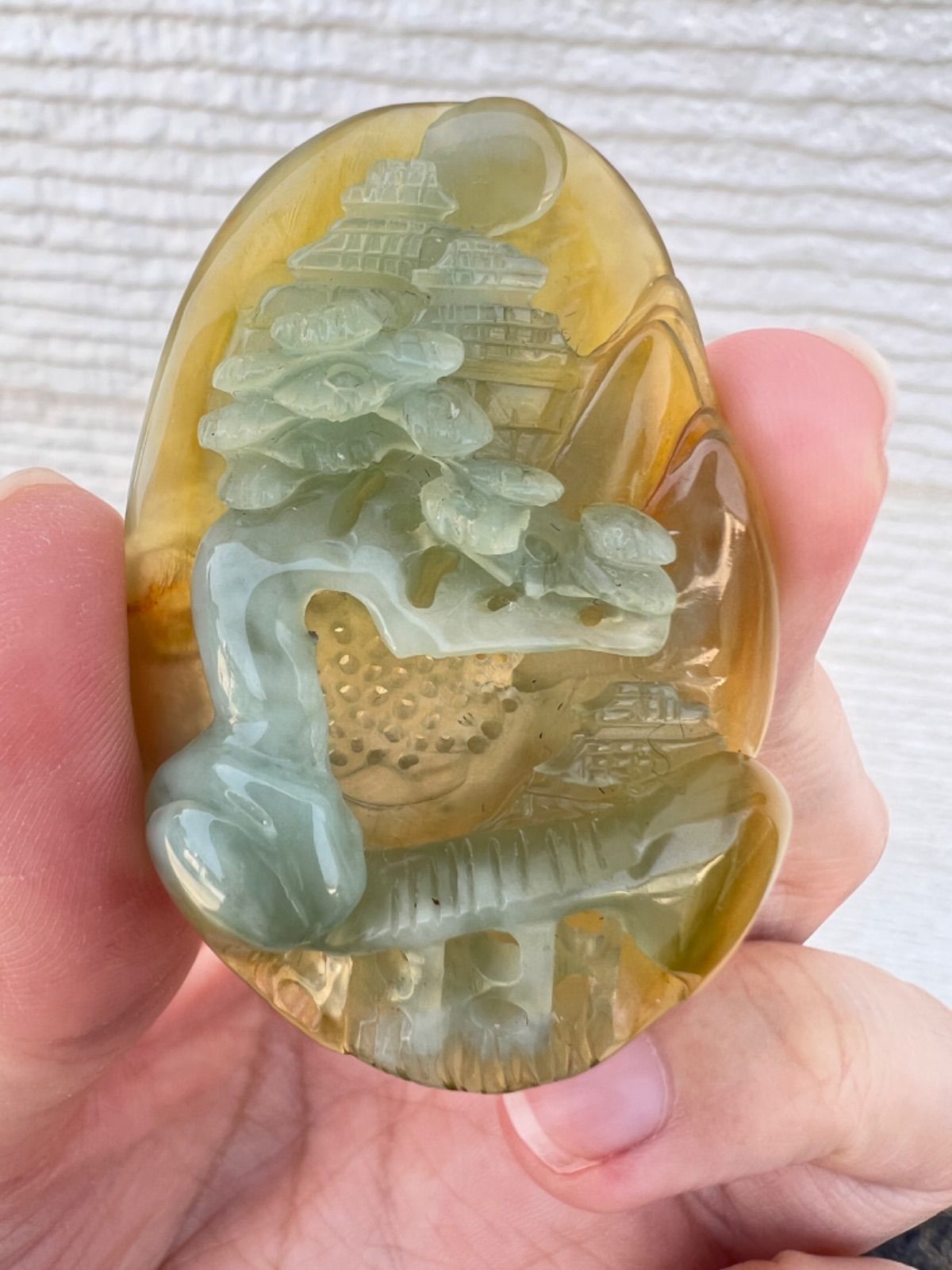 天然岫岩玉 山水風景 彫りペンダン 花玉 精工彫刻 - メルカリ