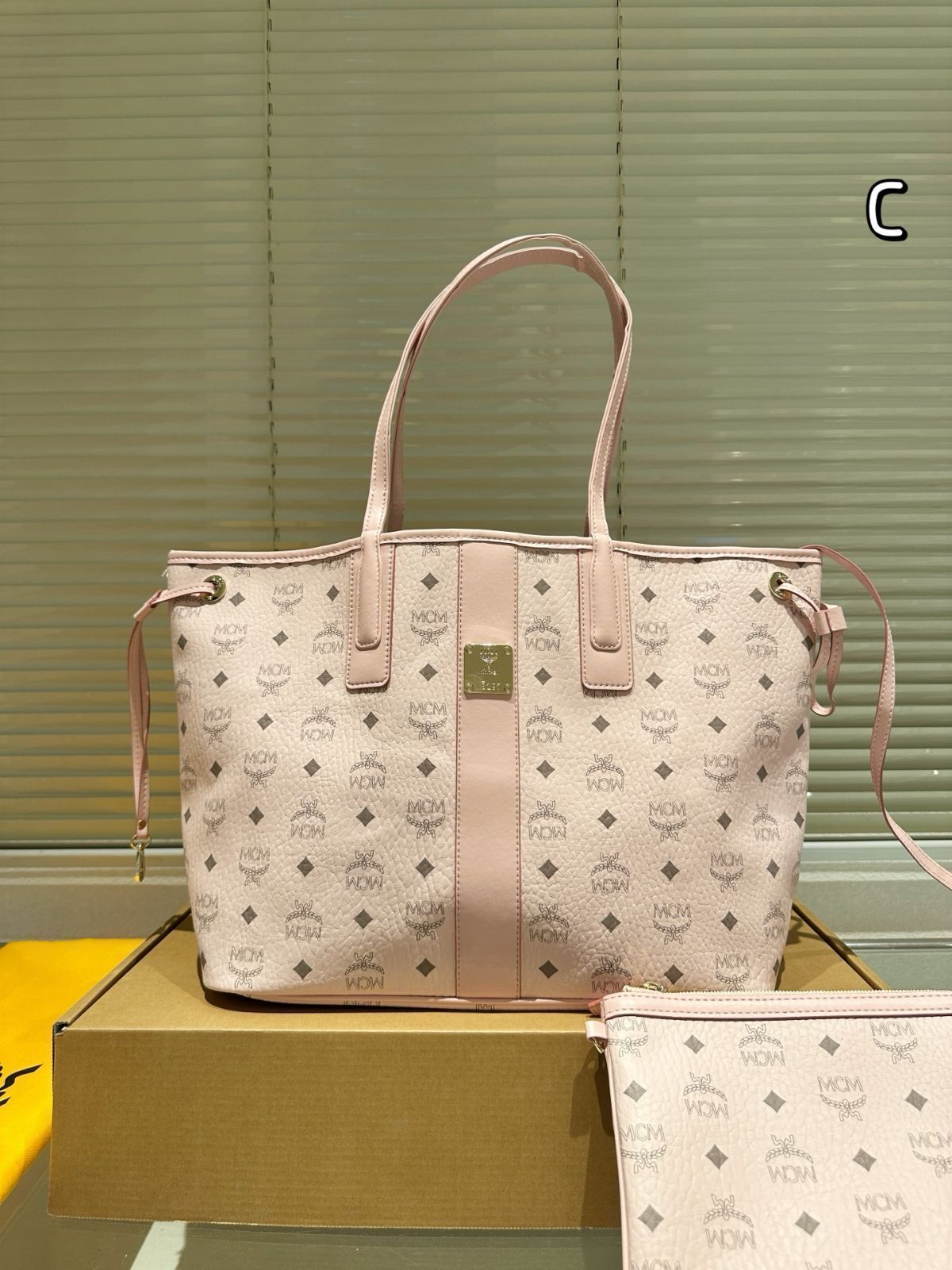 MCM バッグ　2点set 今日特価】Mcm ショッピングバッグ 2 ピースセット - メルカリ