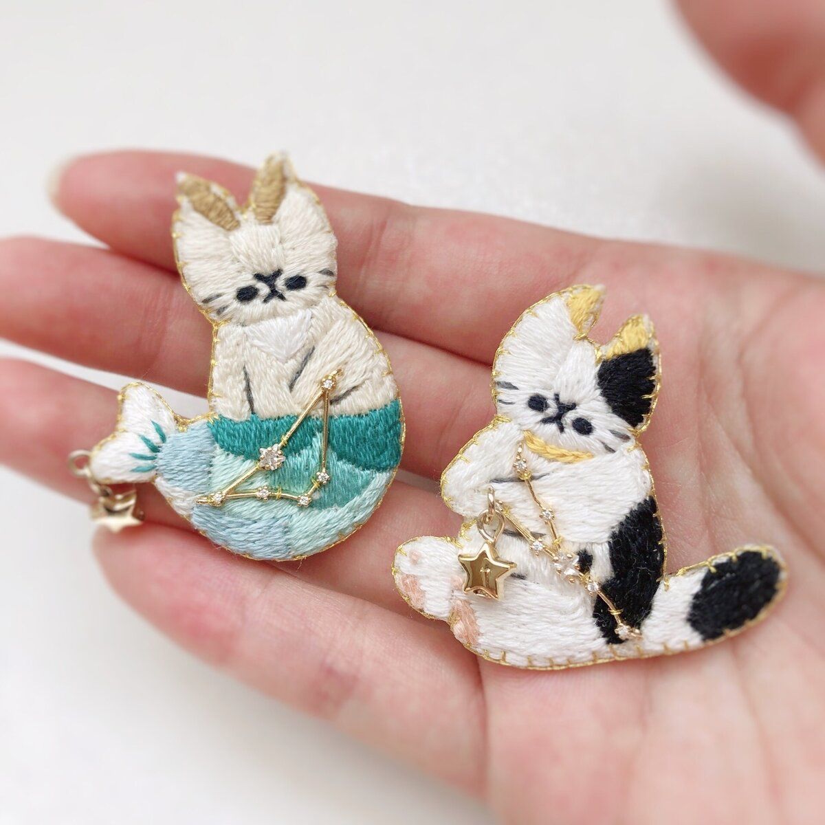 12星座の猫の刺繍ブローチ・てんびん座～うお座 - ちむねこ - メルカリ