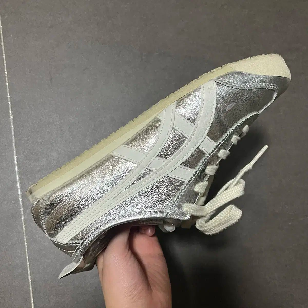 onitsuka tiger オニツカタイガー メキシコ 66 シルバー 240