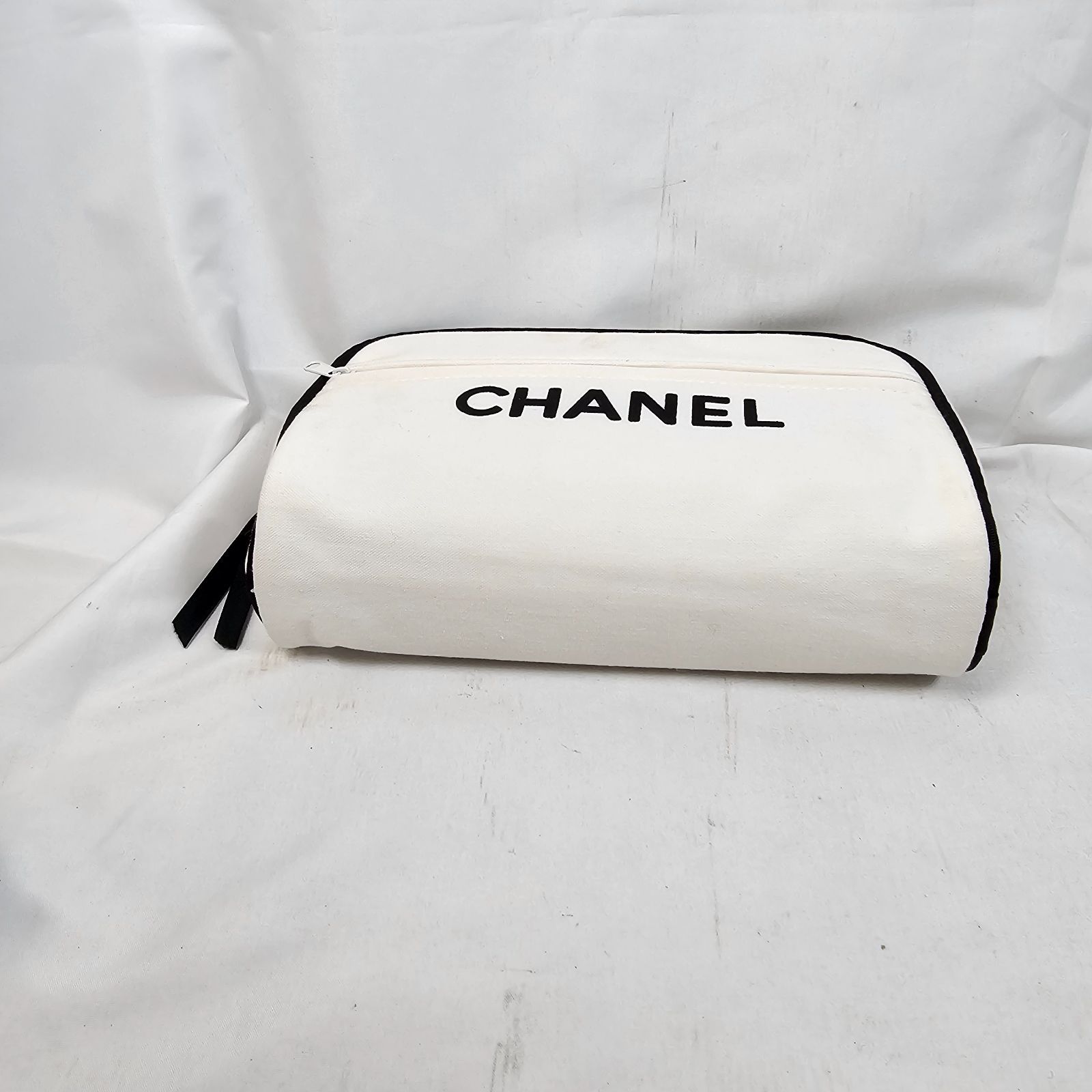 CHANEL ホワイトキャンバスポーチ - メルカリ