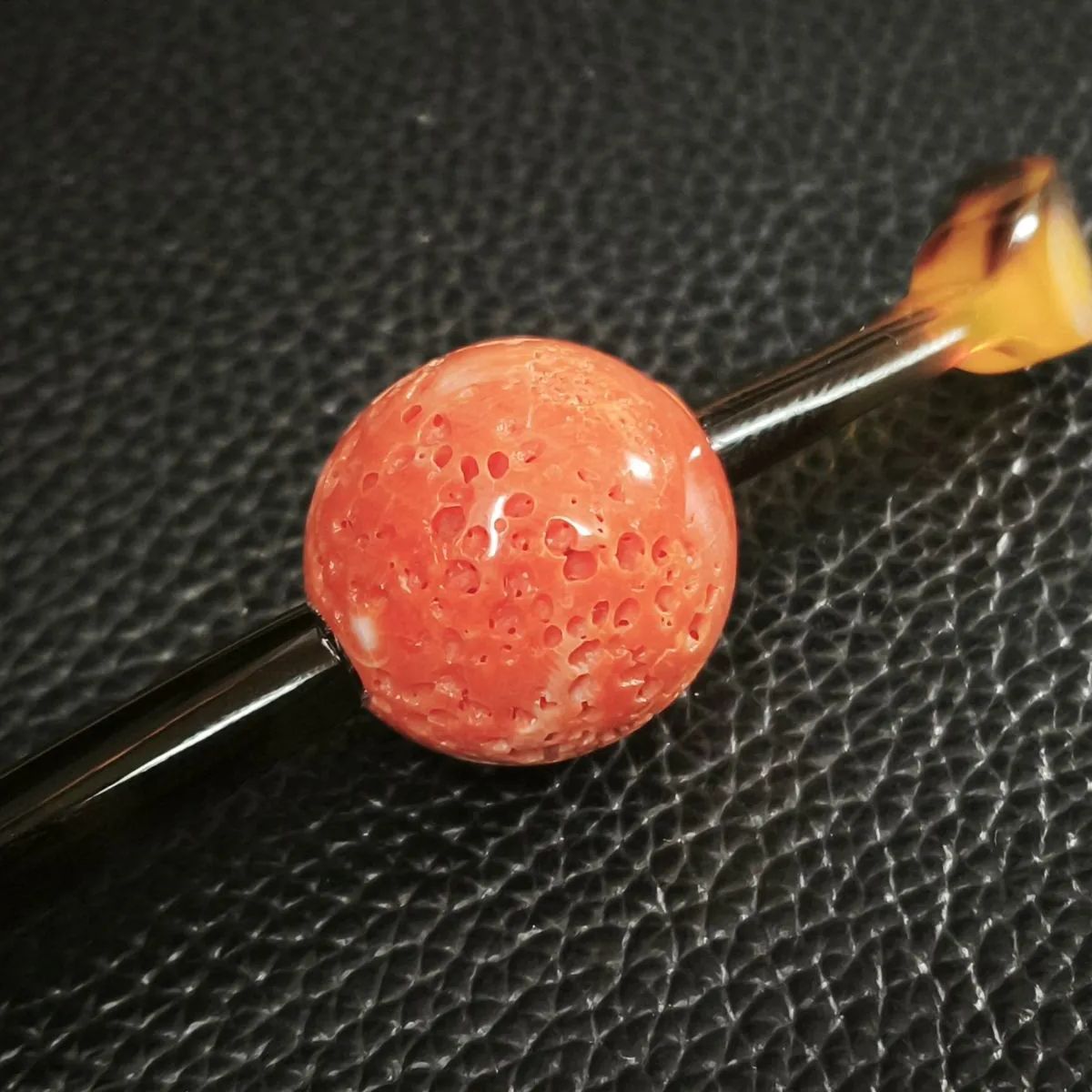 高級品 希少虫食い珊瑚】本鼈甲かんざし 桃珊瑚玉＆べっ甲 髪