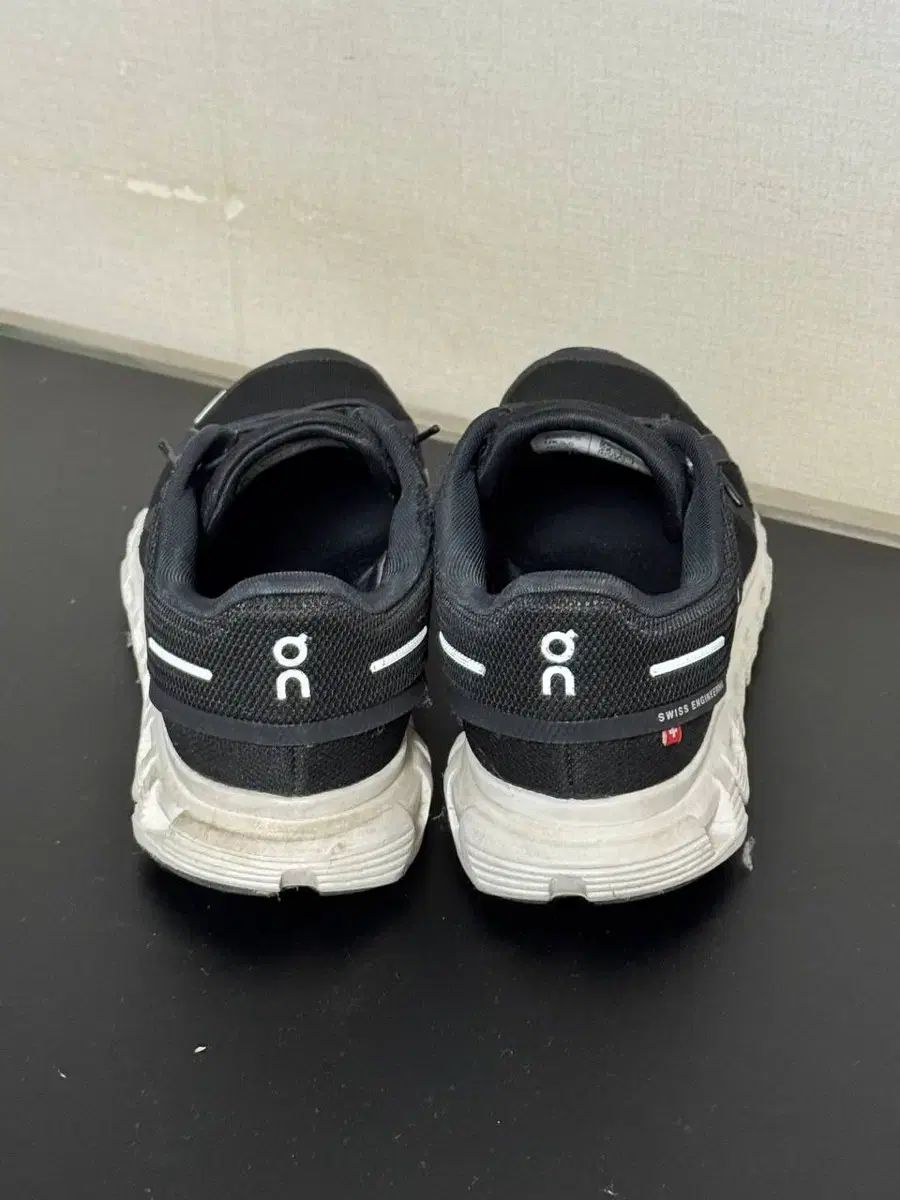 ランニングシューズ