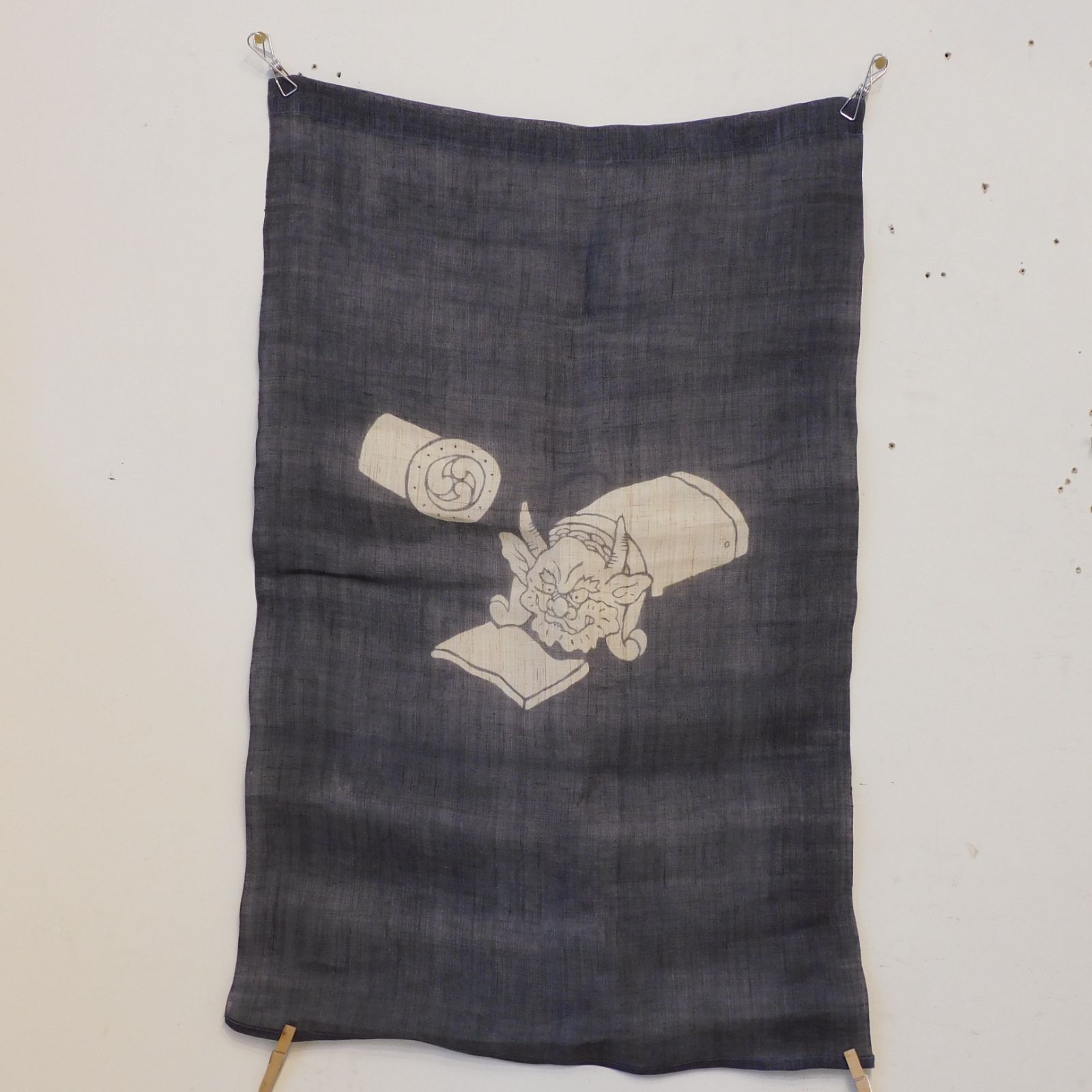 型染め のれん 本麻 鬼瓦の図 M-00516 | のれん 暖簾 麻 藍染 民芸