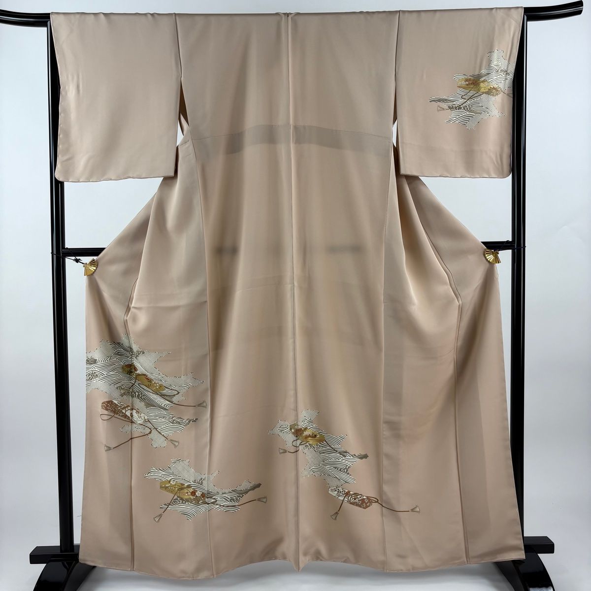 付下げ 身丈162.5cm 裄丈66cm M 袷 文箱 波 金彩 刺繍 ピンクベージュ  