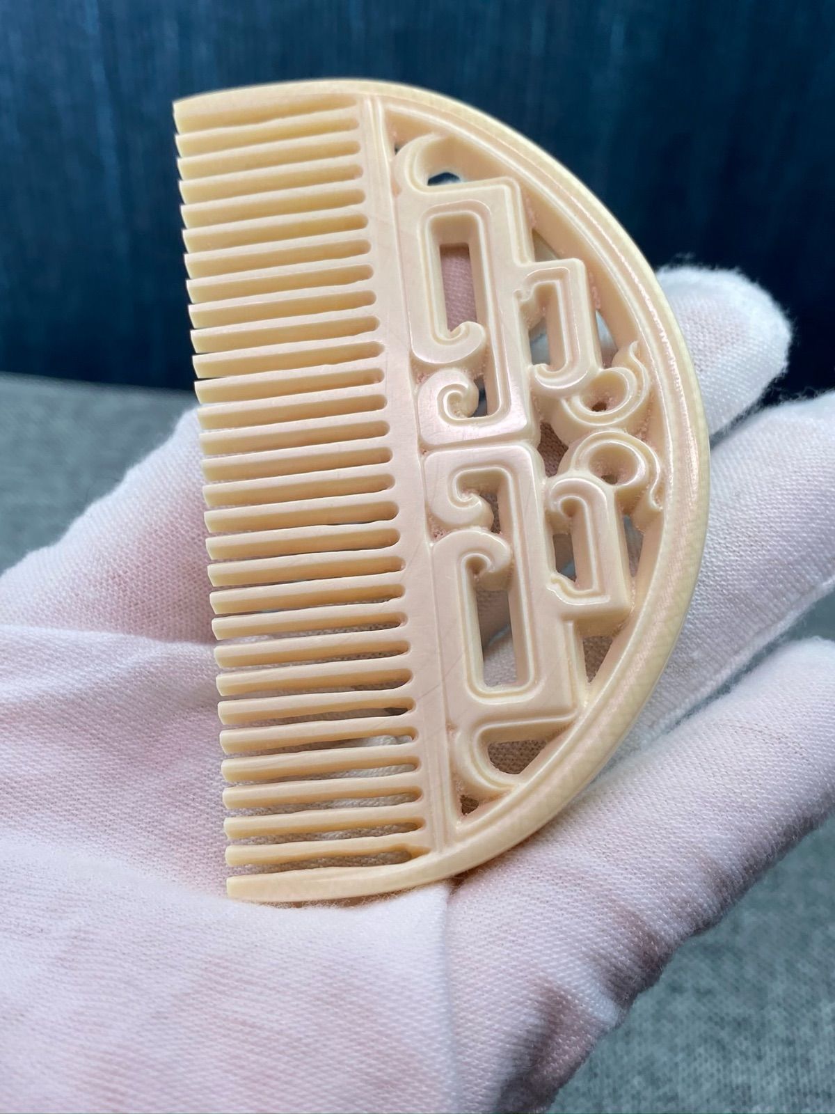 天然マンモス牙美しい手作り彫刻 一櫛百順 髪櫛(23g) - メルカリ