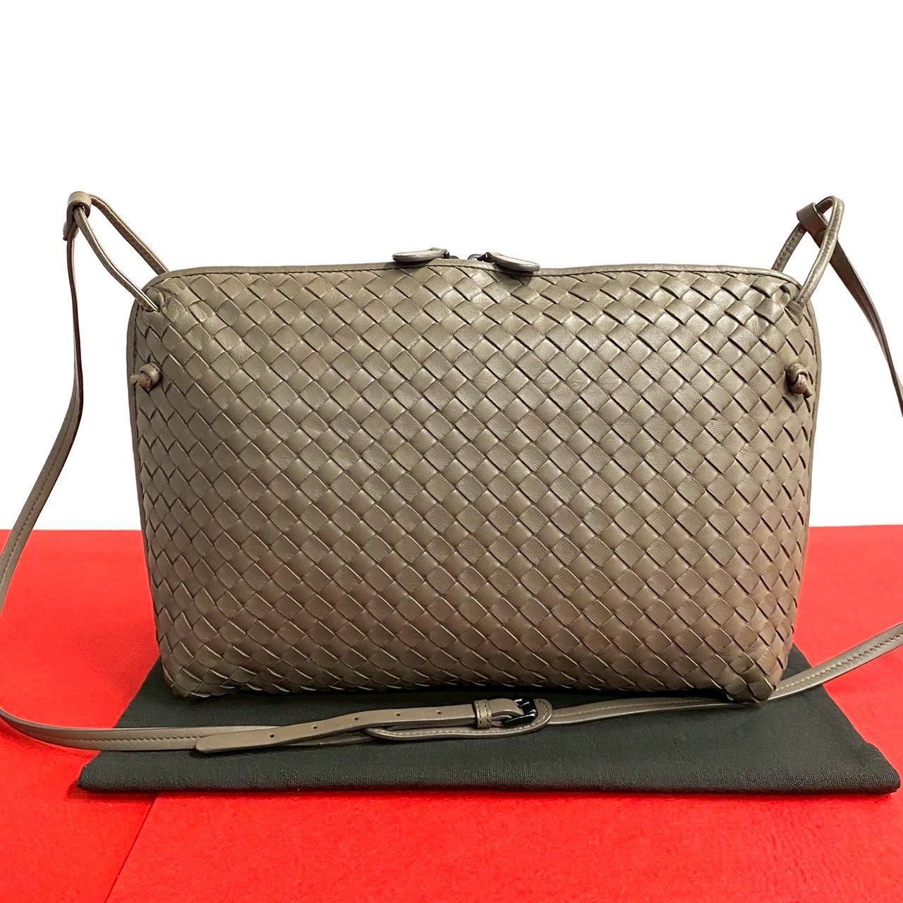 BOTTEGA VENETA ボッテガヴェネタ イントレチャート レザー 本革 ショルダーバッグ ポシェット サコッシュ ブラウン 927-8