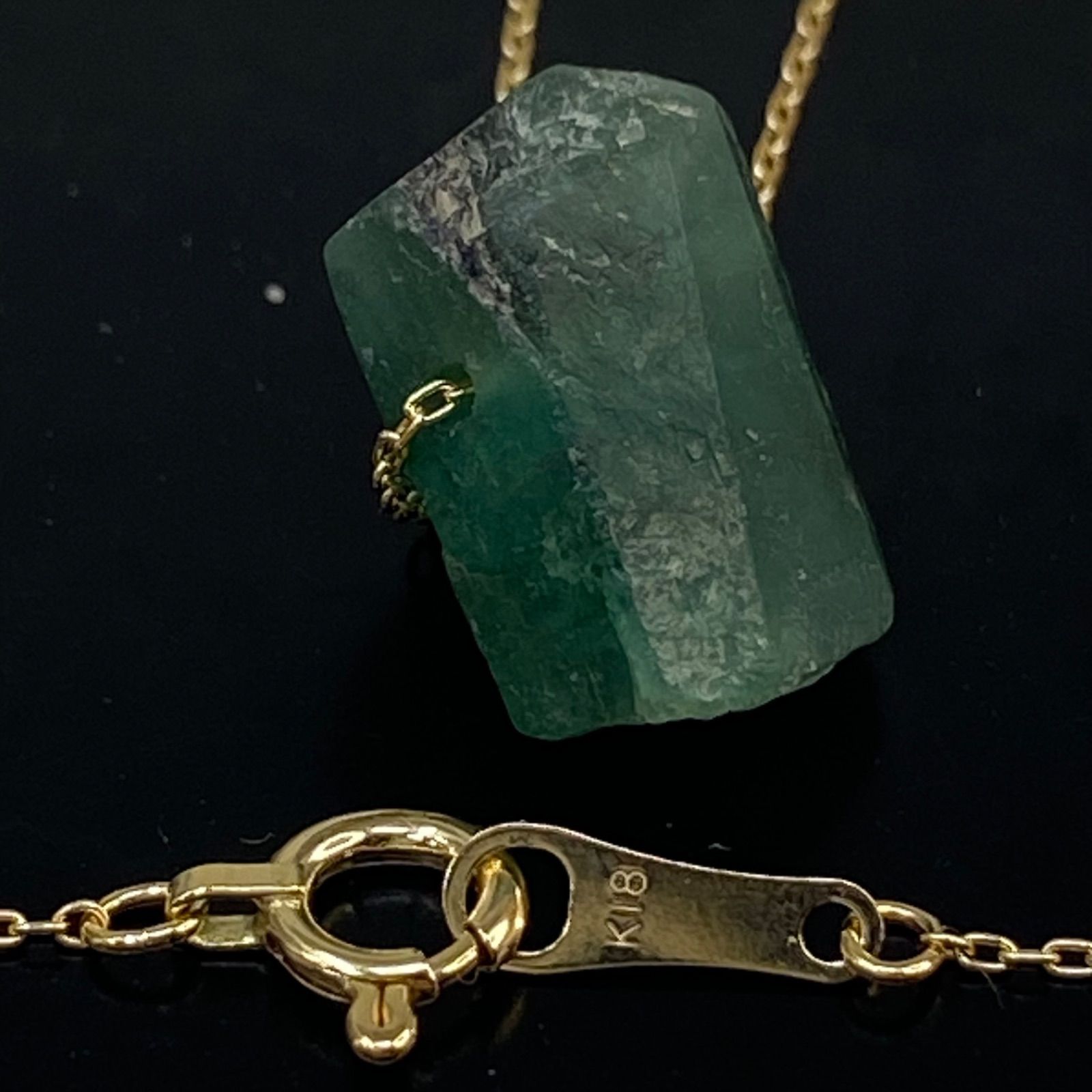 K18YG AU750 18金 天然エメラルド原石 6ct アズキチェーンネックレス