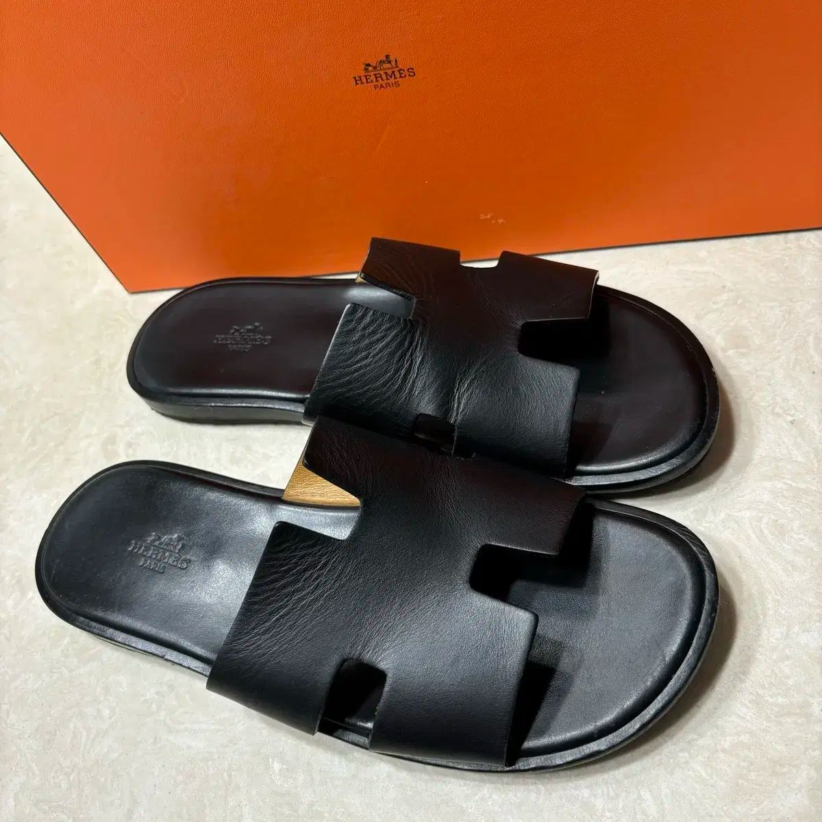 【希少】エルメス　イズミール　ブラック40 ブラックサンダル HERMES エルメス イズミール サンダル 黒 レザー 40 箱・保存袋付き