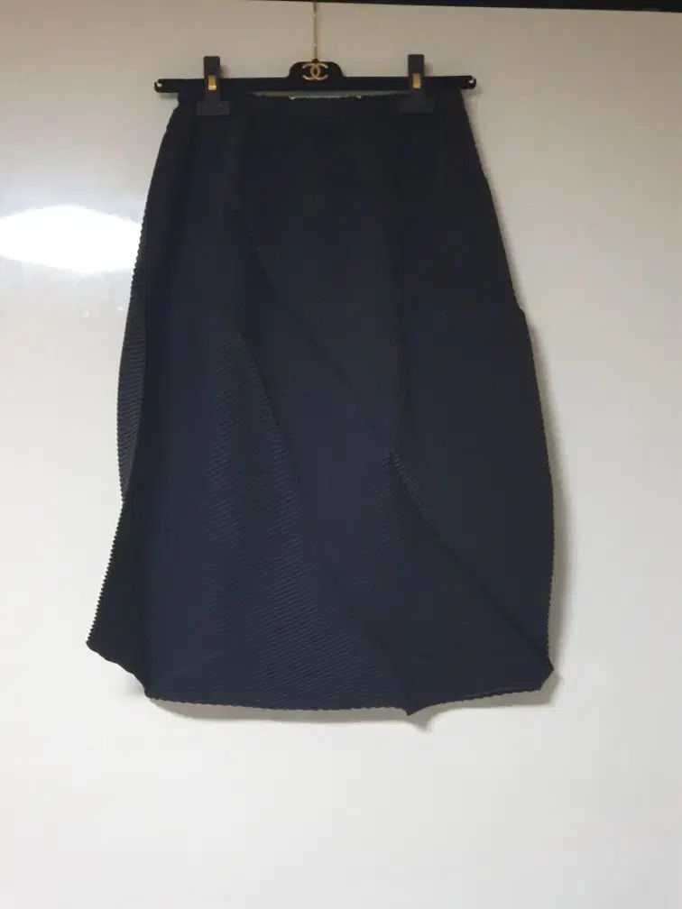 ISSEY MIYAKE イッセイミヤケ ISSEY MIYAKE 立体的な スカート 2 本物であることを証明する証明書 同封