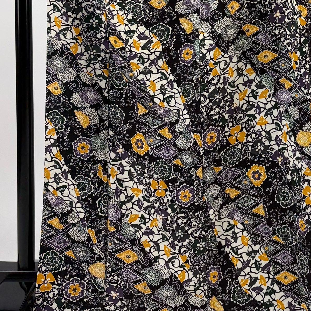 バイセル 着物 名品 小紋 黒 菊唐草 正絹 袷（10月～5月） 162cm Mサイズ ☆☆☆☆ 未使用品藍染菊唐草 小紋 正絹 単衣s161 | 着物 夢美月