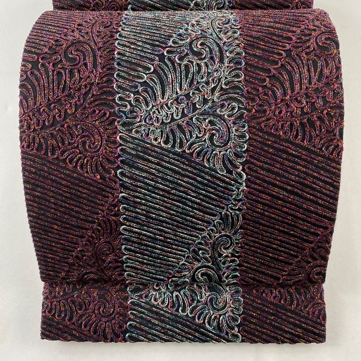 袋帯 美品 名品 無月 落款 幾何学 金糸 刺繍 黒 全通 正絹 【中古】