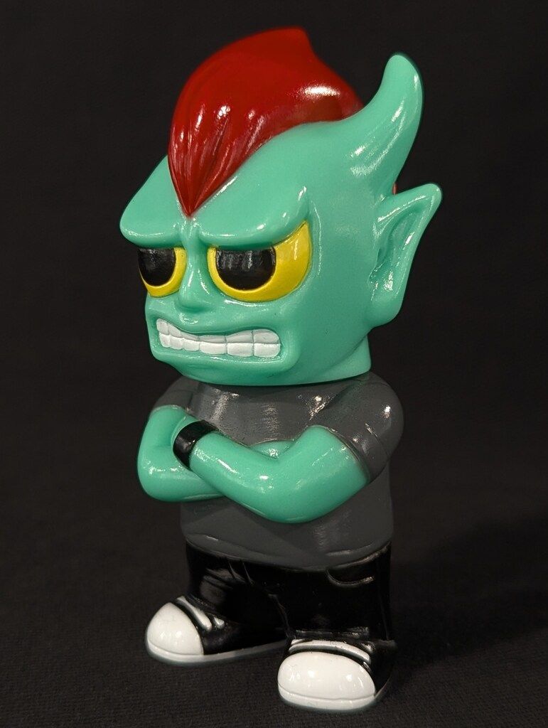 REALHEAD 鬼HEAD 肌色成型/白シャツ／グレーズボン　鬼ヘッド REALHEAD 鬼HEAD ミニ ミントグリーン蓄光成型/赤髪/グレーシャツ/黒