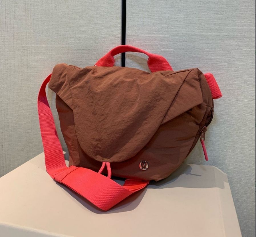 全新品】lululemon 2024 ルルレモン Curved Crossbody ボディバッグ ショルダーバッグ 3L 男女兼用 軽量 収納 運動  - メルカリ