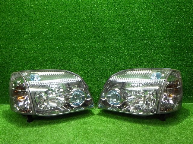 エクストレイル ヘッドライト左右 HID T30 NT30 前期 1670 イ バラスト付 日産 251009019