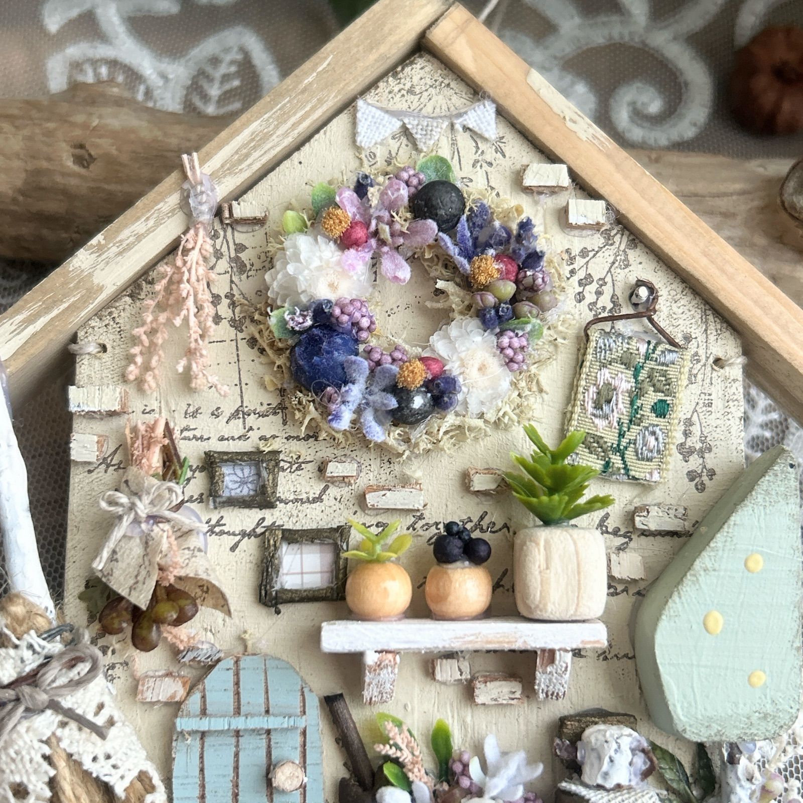 【ハンドメイド】木の実リース　インテリアオブジェ　額 ハンドメイド】木の実リース インテリアオブジェ 額 新品ハンドメイド