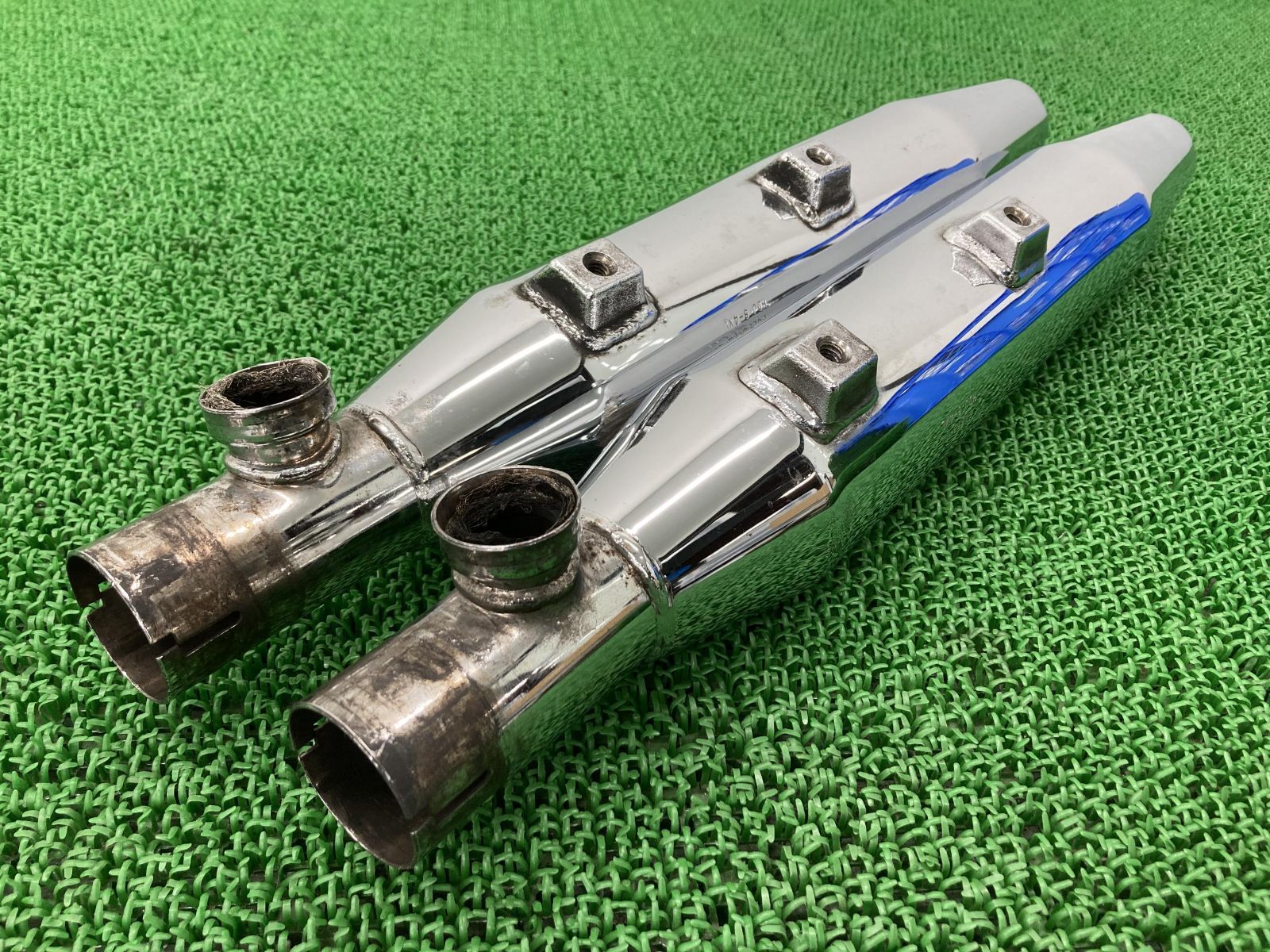 は XL883L サイレンサーマフラー 64853-04/64854-04 ハーレー 純正